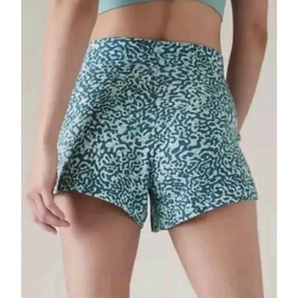 Athleta Balance 4" Shortie in Clouded Leopard Blue Size 1X NWOT Soft Lounge - Picture 3 of 3